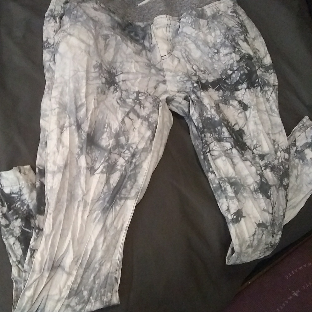 Gray tie die pants